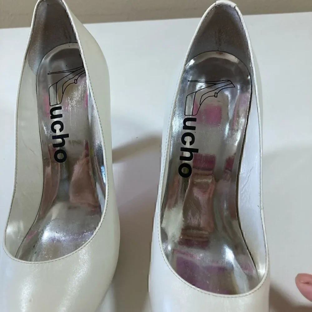 LUCHO off white platform almond toe pumps $350 womens size 6